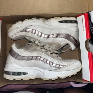 NIKE AIR MAX